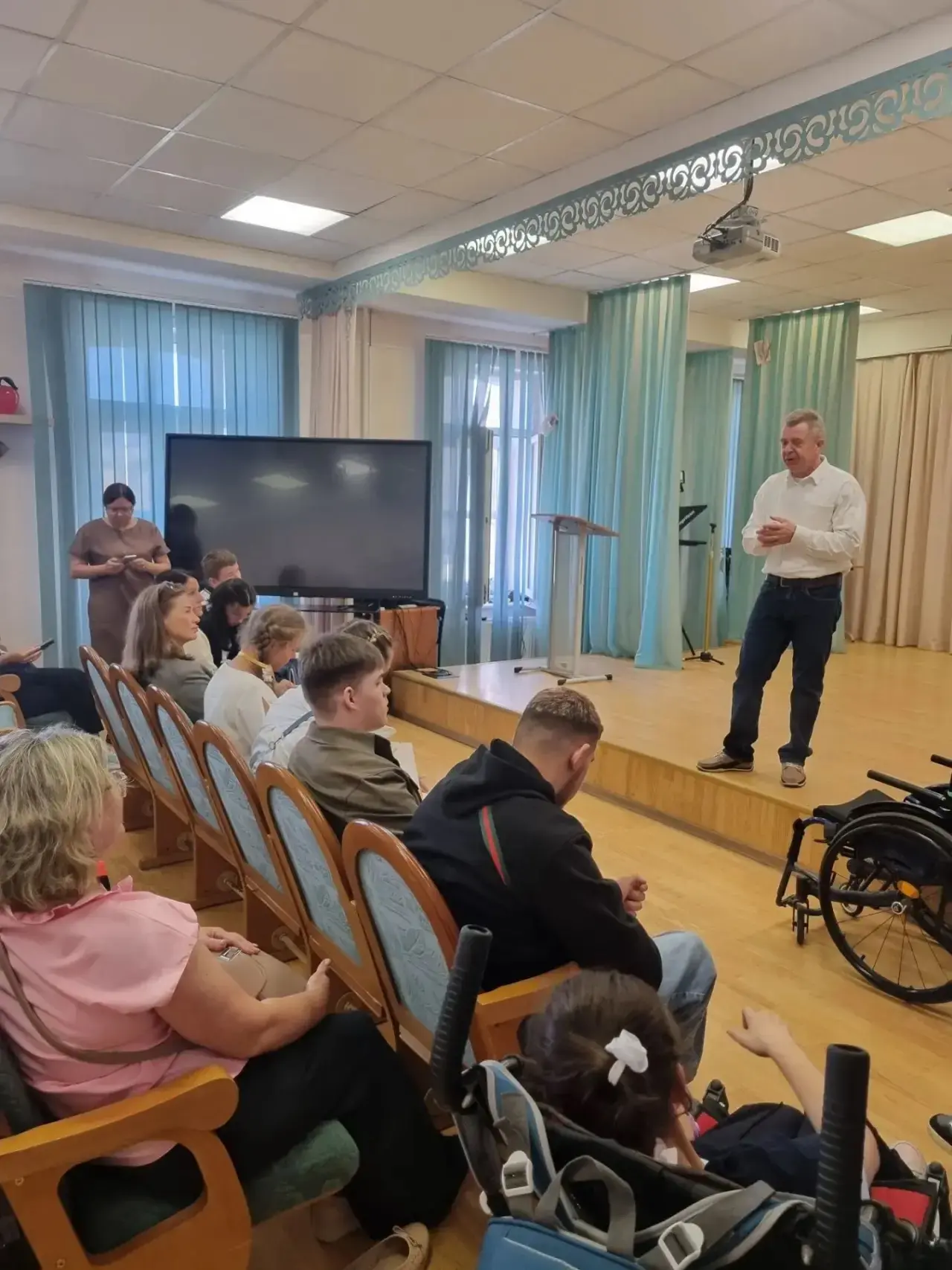 📍 Классный час для ребят со Старо-Петергофского в «Динамике»🎒
