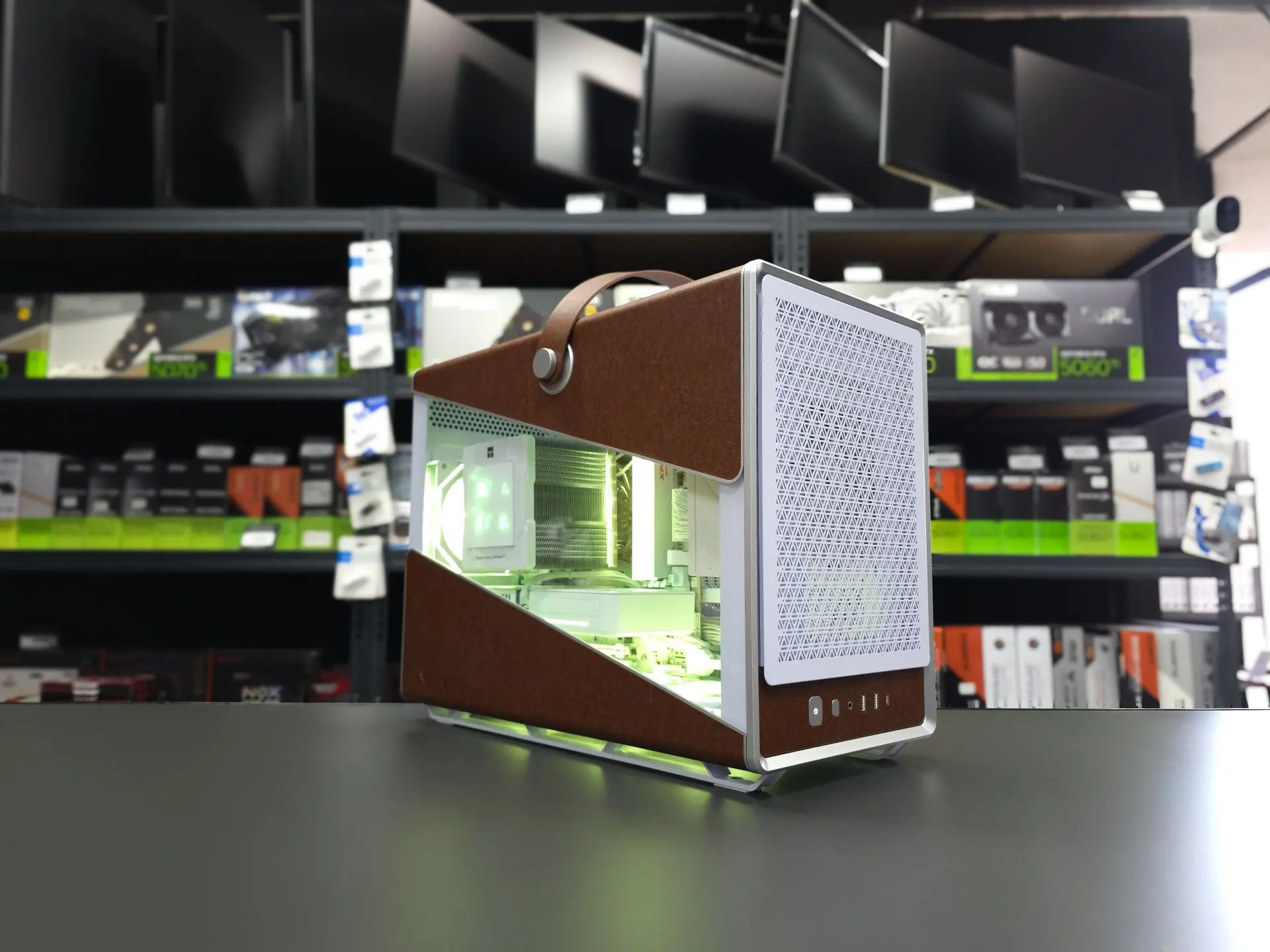 🔥 Пк для игр и работы в уникальном корпусе Montech с мощным Ryzen 7 7700x, 32GB DDR5 6000 mHZ, M2 N