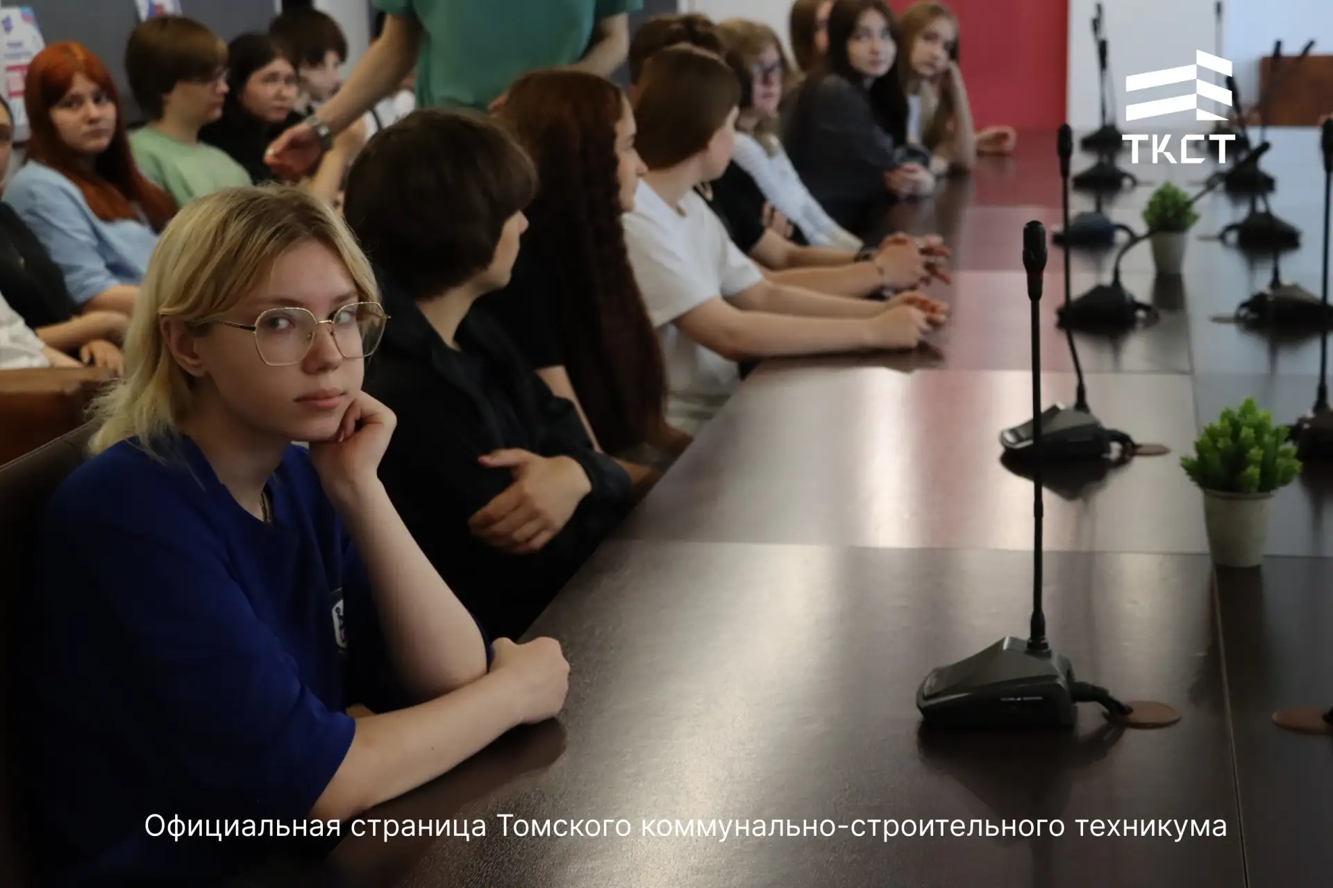 🇷🇺«А что для тебя Россия?» — такой вопрос задали сегодня студентам.

Они не растерялись: «Родина»,