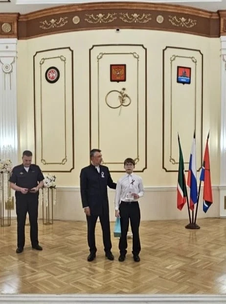 9 июня,  перед Днем России, в торжественной обстановке ученику 7 б класса Кузину Виктору был вручен 