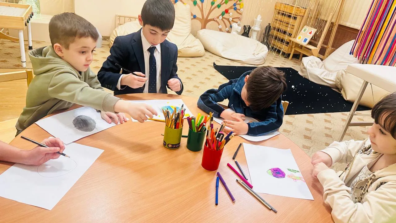 Для маленьких получателей услуг КЦСОН Затеречного района провели тренинг: "Один за всех и все за одн