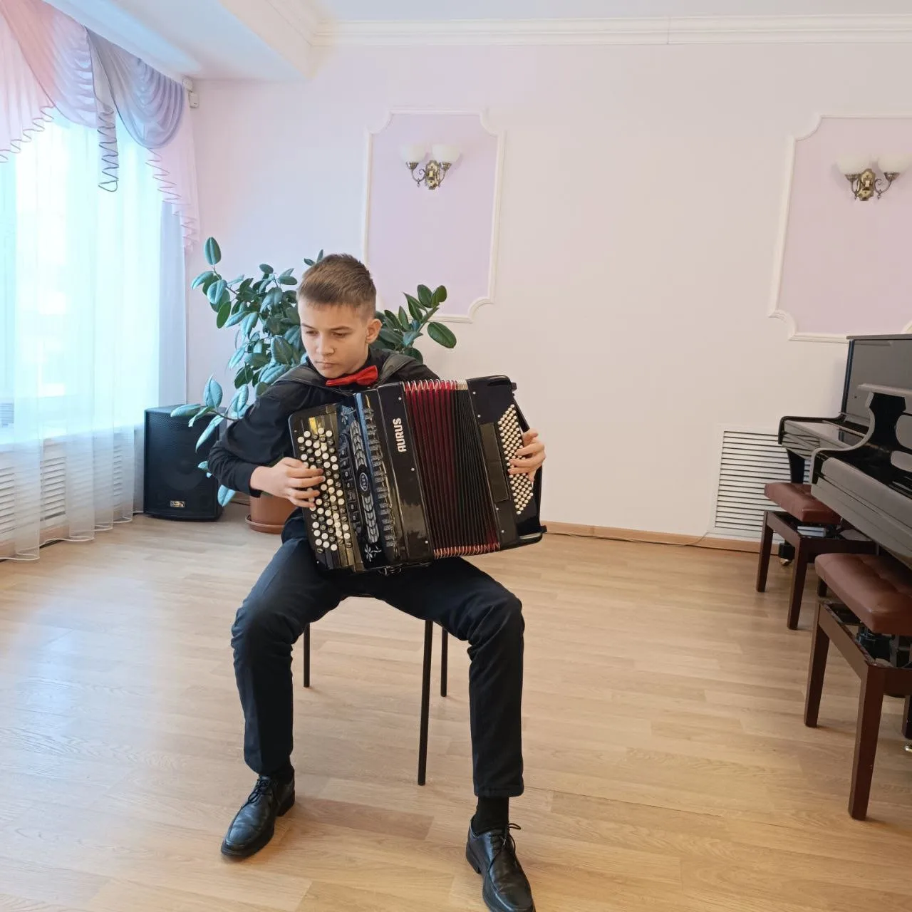 🎉 А мы с огромной радостью спешим поздравить Шулепина Захара, учащегося Уренской ДМШ, и его препода