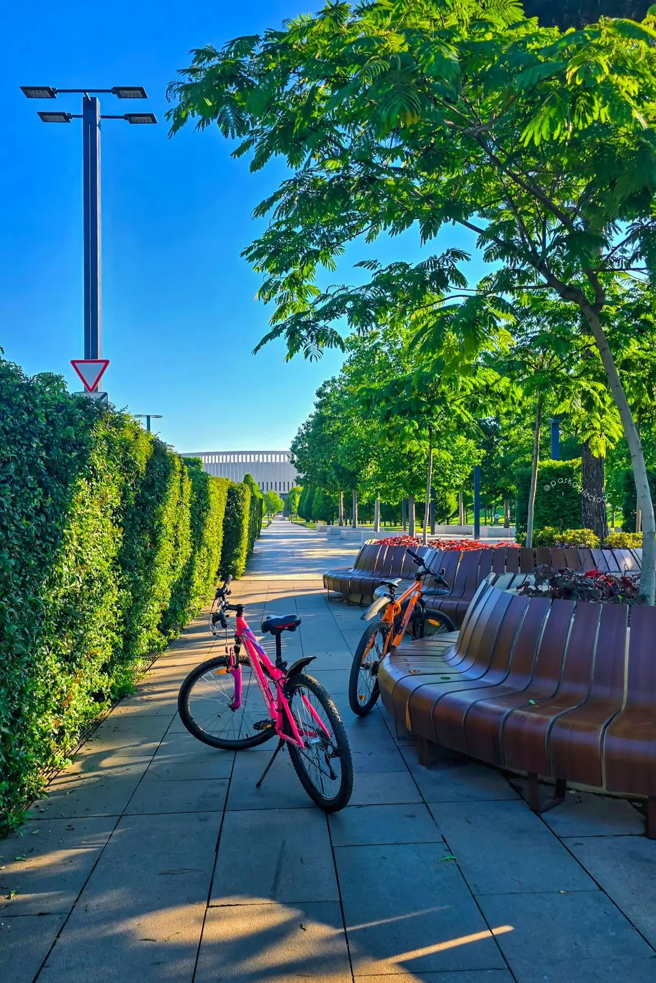 📍Парк Галицкого работает 
    с рассвета ☀️ до 24 часов.

🔻Велосипеды допускаются 
до 09:00, самок