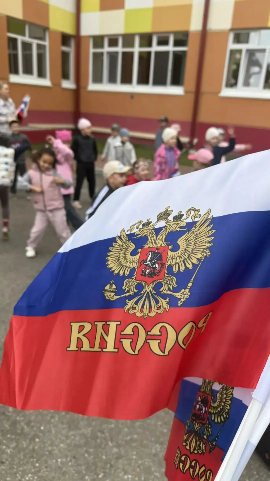 «Наши маленькие чемпионы под флагом России! 🇷🇺🏃‍♂️💨»