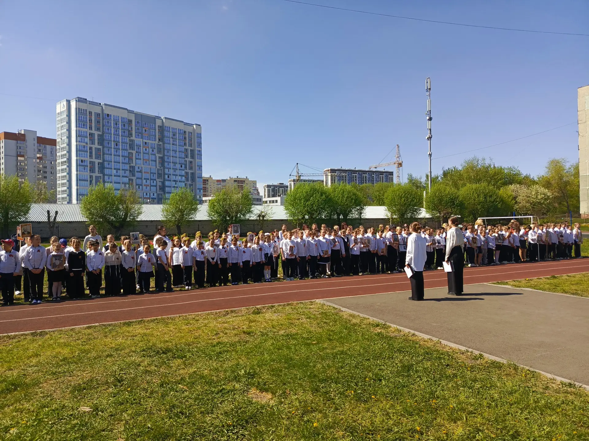 «Бессмертный полк» в школе №114: память, гордость, благодарность 🕯️  🇷🇺  7 мая в МБОУ «СОШ №114» про