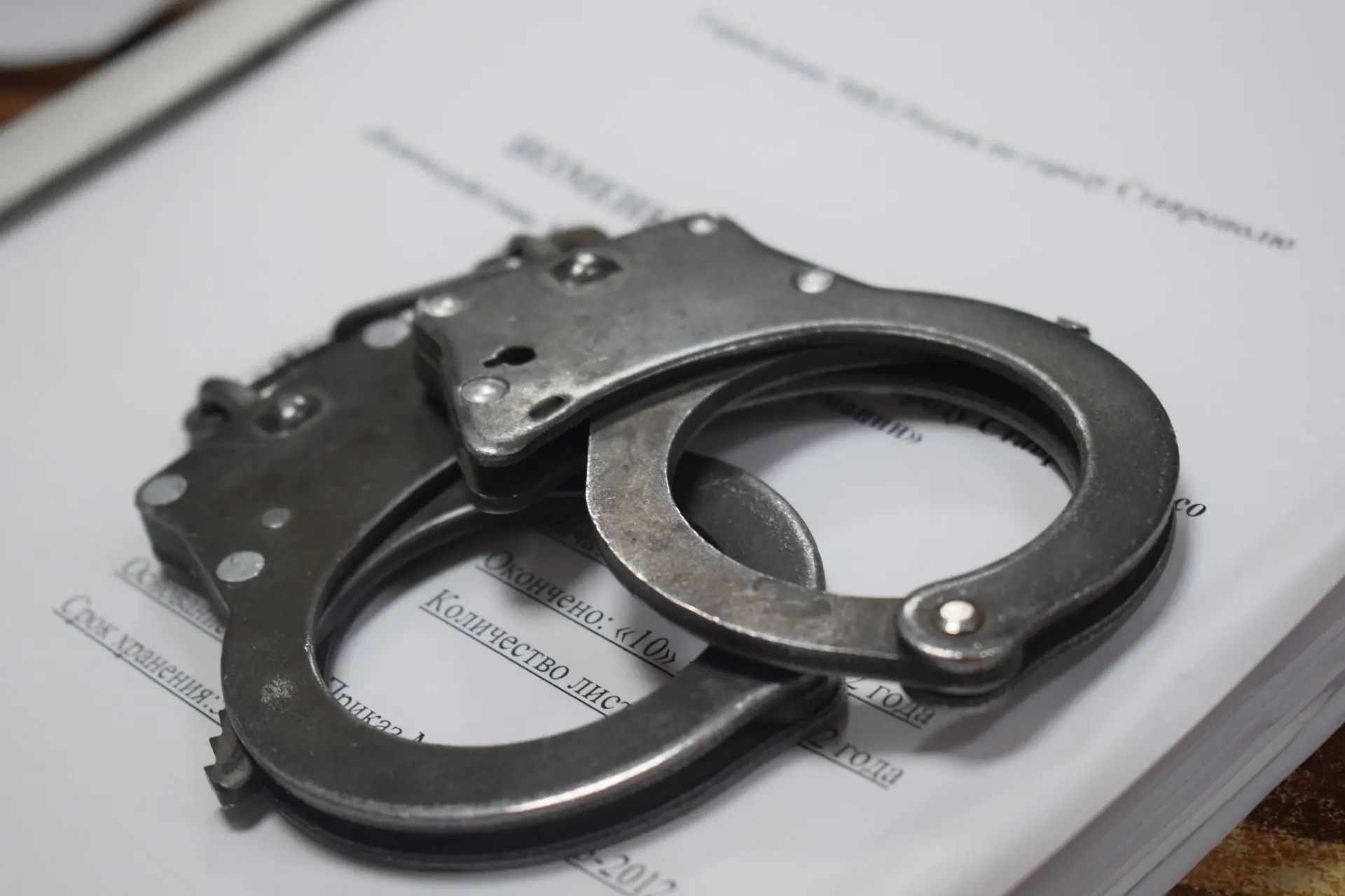 ⚖️ В Новоселицком округе перед судом предстанет мужчина, обвиняемый в угрозе убийством ...