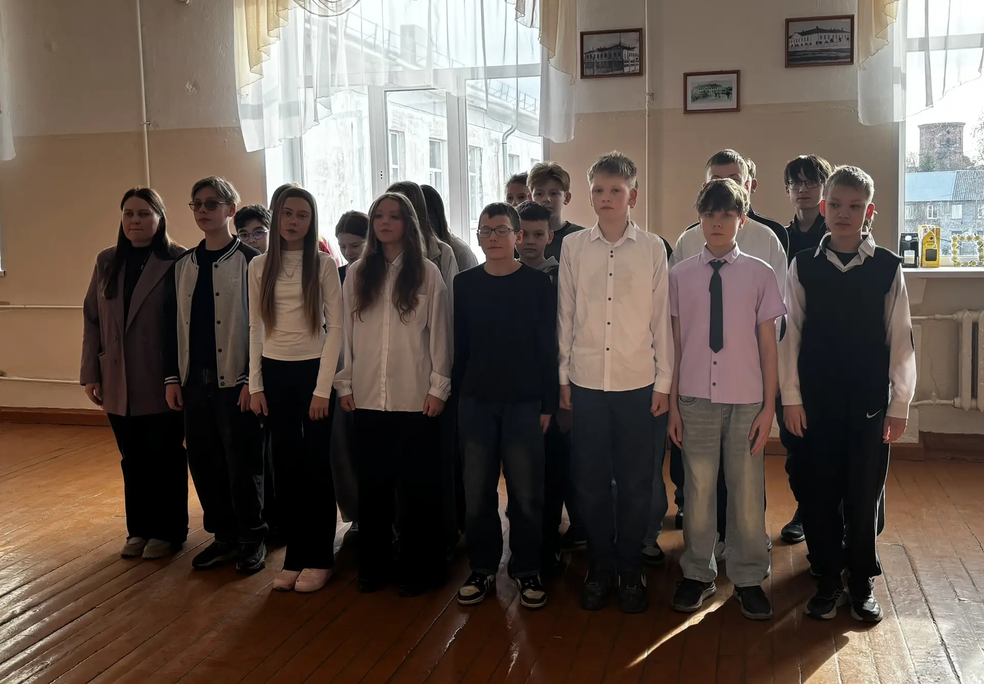 🏫27 апреля в школе прошла традиционная торжественная линейка с церемонией поднятия фла...