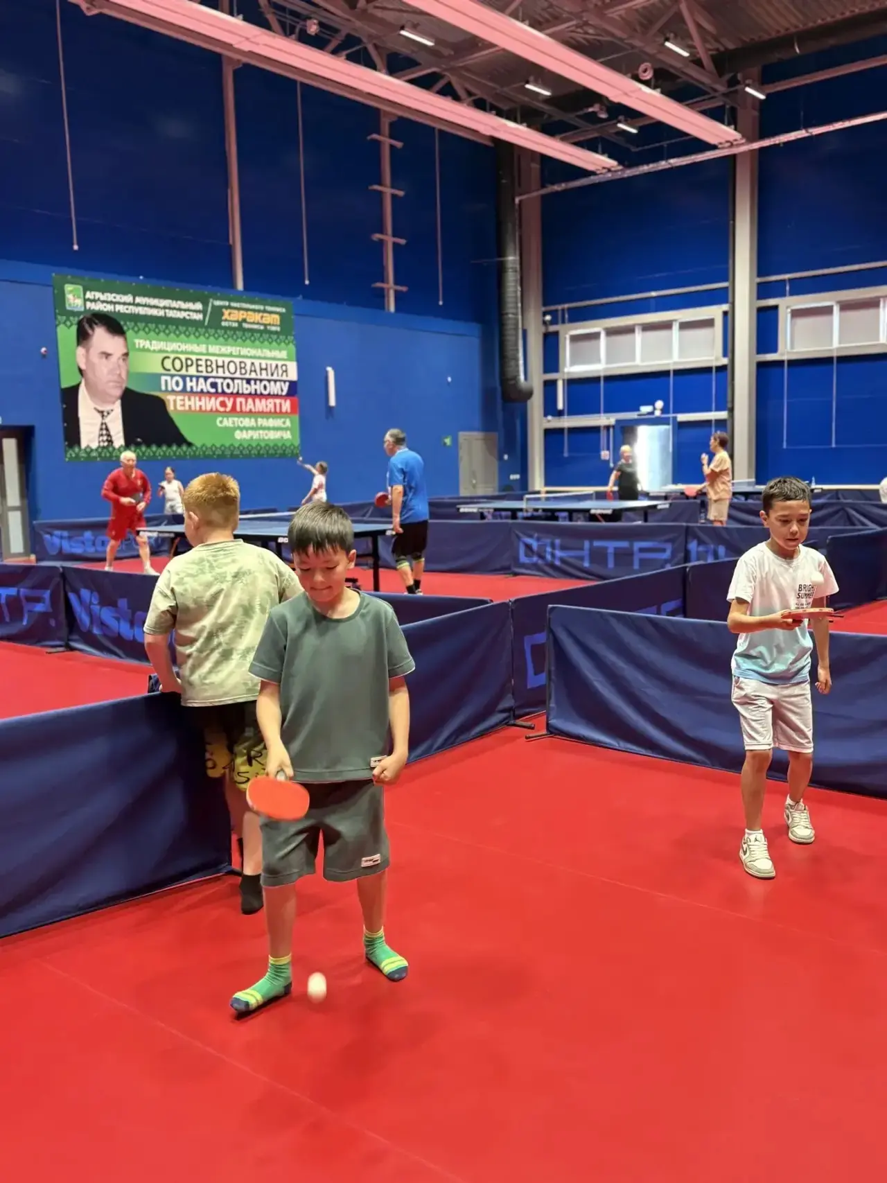 🎾 СЕГОДНЯ НАШ ЛАГЕРЬ — НА КОРТЕ!

💫 Отряды дружно вышли на теннисный корт, где попробовали себя в 