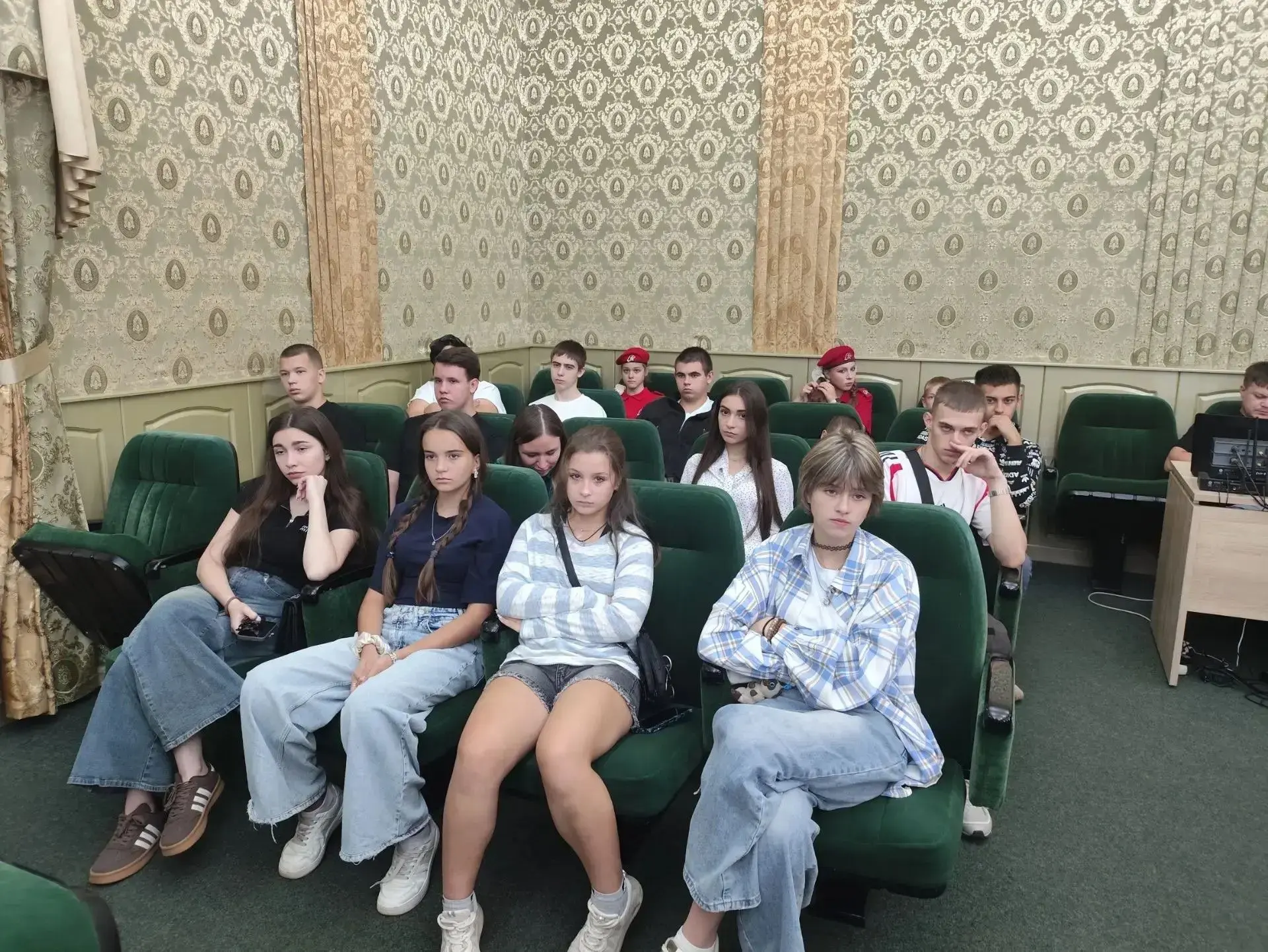 🇷🇺 В Октябрьском районе прошел патриотический урок «Живой диалог» 📍