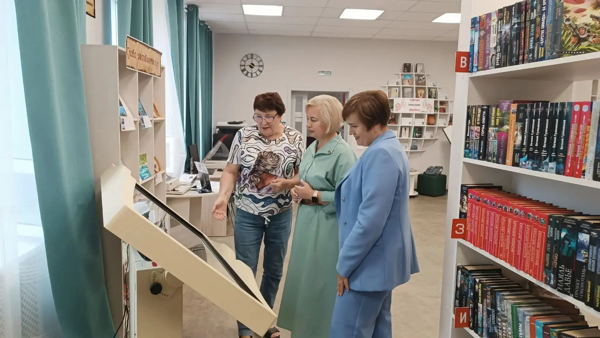 Яркий визит в модельную библиотеку: депутаты, книги и искренние эмоции 📸📚