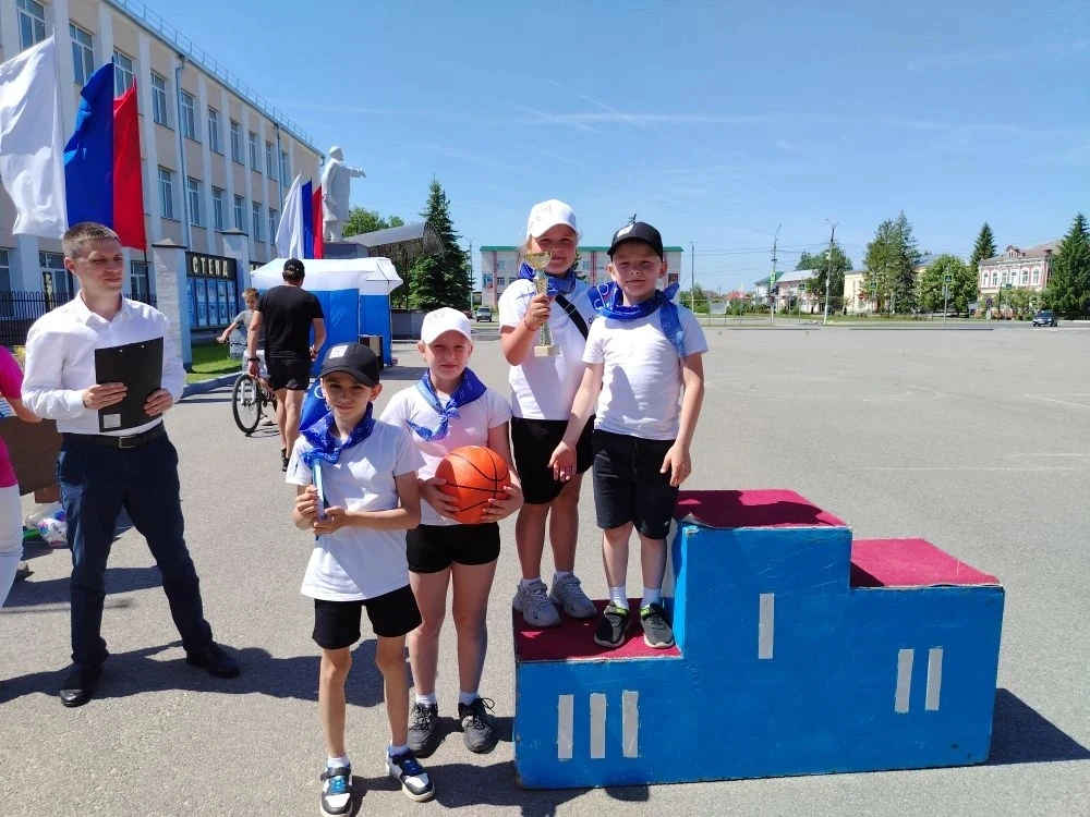 🏆 Ура! Кубок за 3 место в муниципальном конкурсе «Безопасное колесо» – наш!

Сегодня наша команда «