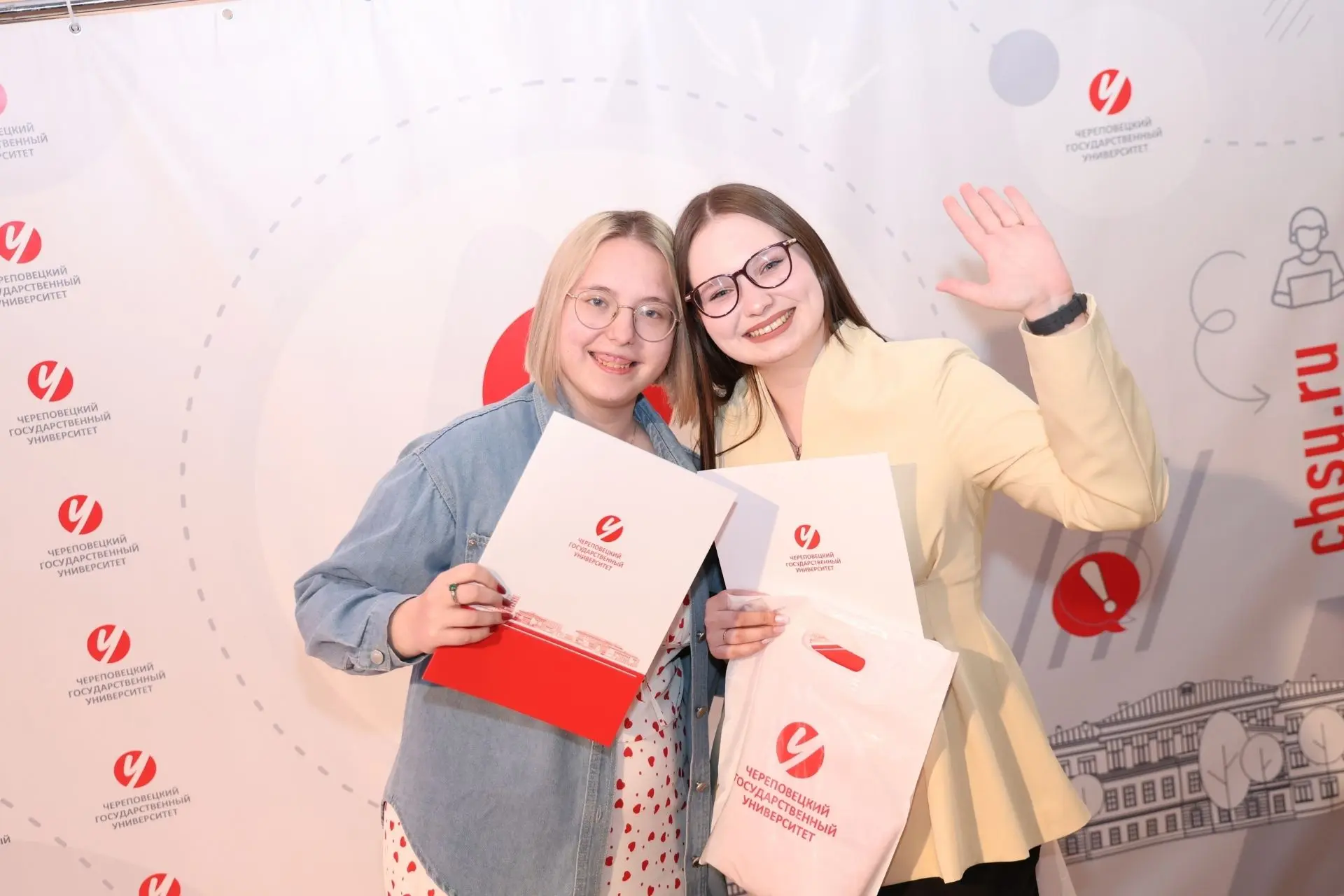 На ежегодной церемонии «Успех» наградили самых активных студентов. Среди них - будущие пиарщики - Сн