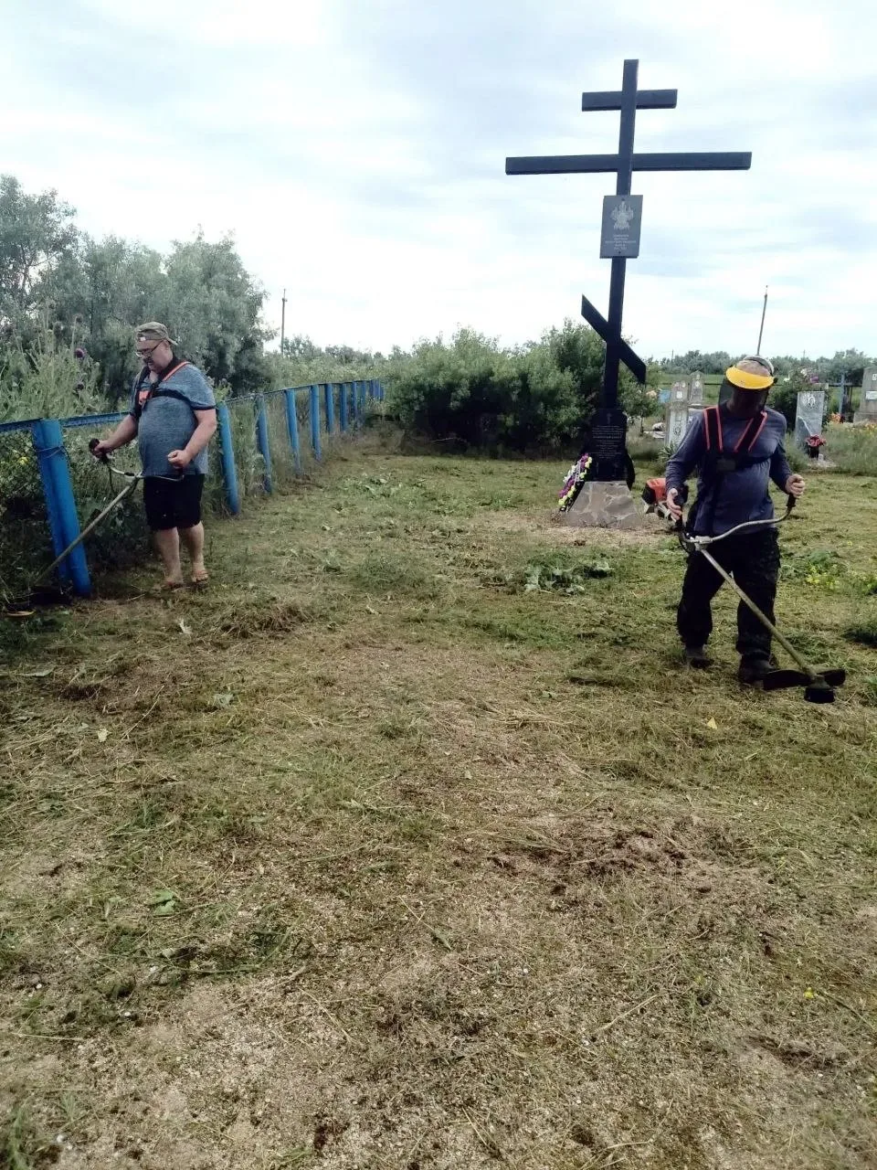 👍Казаки навели порядок на территории памятного креста в п. Ачуево.

В Славянском районе есть памятн