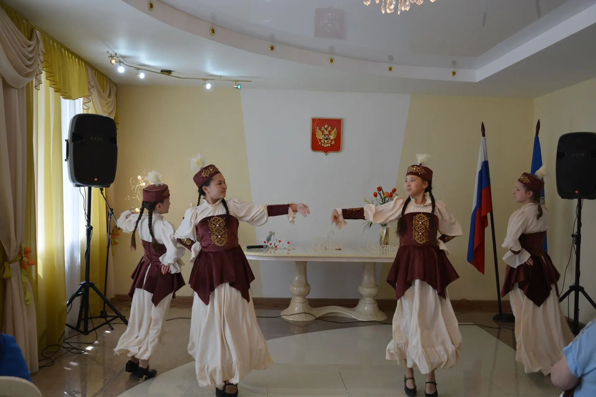 За любовь и верность
 
В отделе службы ЗАГС Астраханской области по Камызякскому району состоялось т