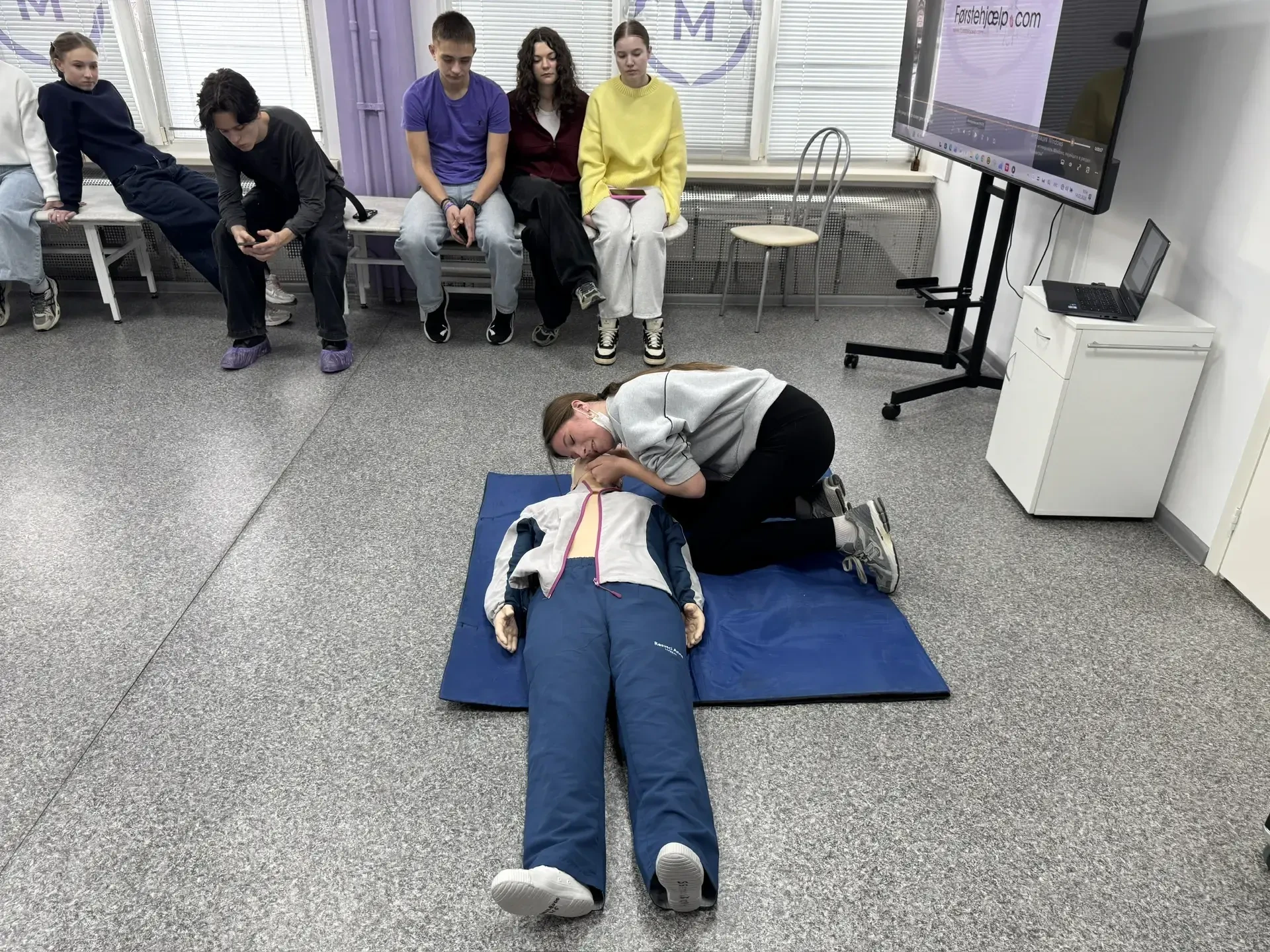 🤓 И снова школьники!   💪 В феврале медколледж на Сиреневом бульваре посетили более ста старшеклассни