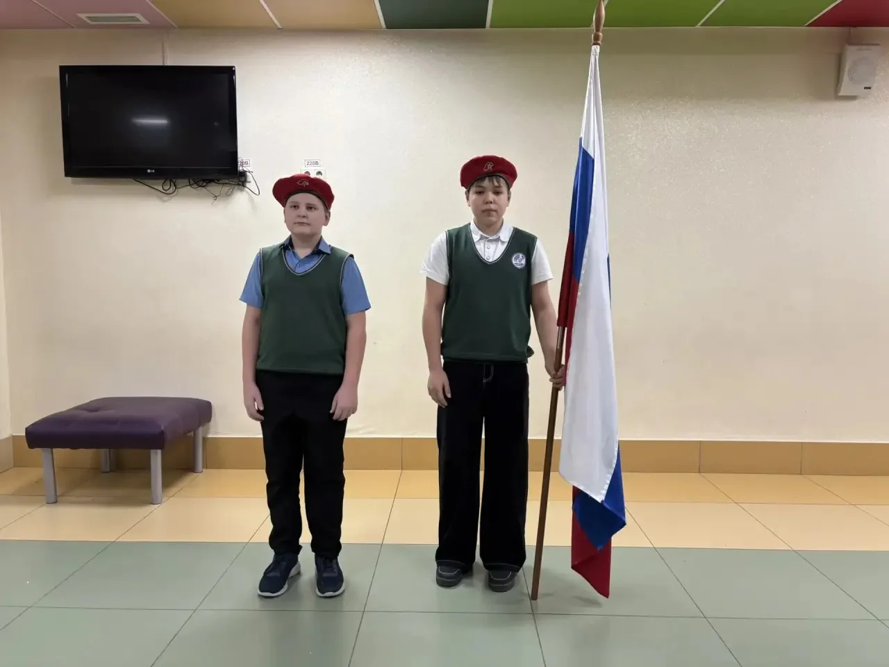 🇷🇺Разговоры о важном  Новая учебная неделя в нашей школе традиционно началась с торжественной линейк
