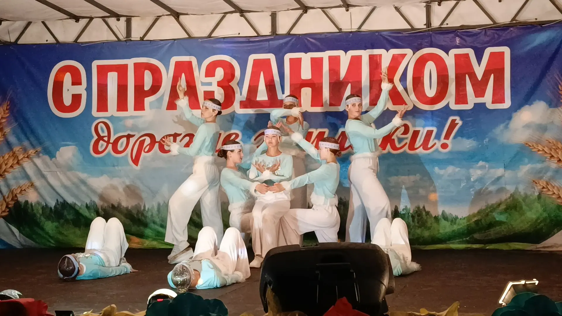 Юбилейный концерт студии "Акварель" - тут https://vkvideo.ru/video-176361527_456239361