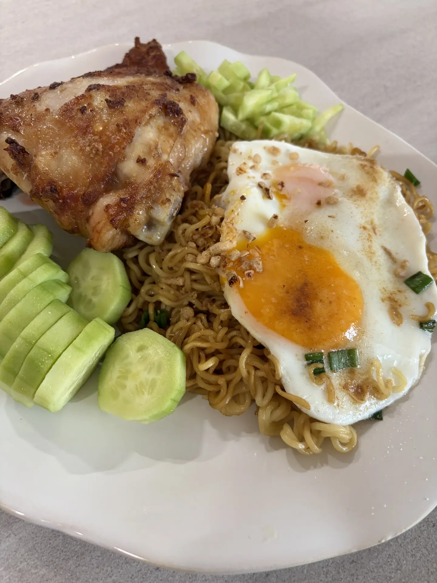 Лапше этой название Mie Goreng Indomie - самая известная жареная индонезийская лапша.