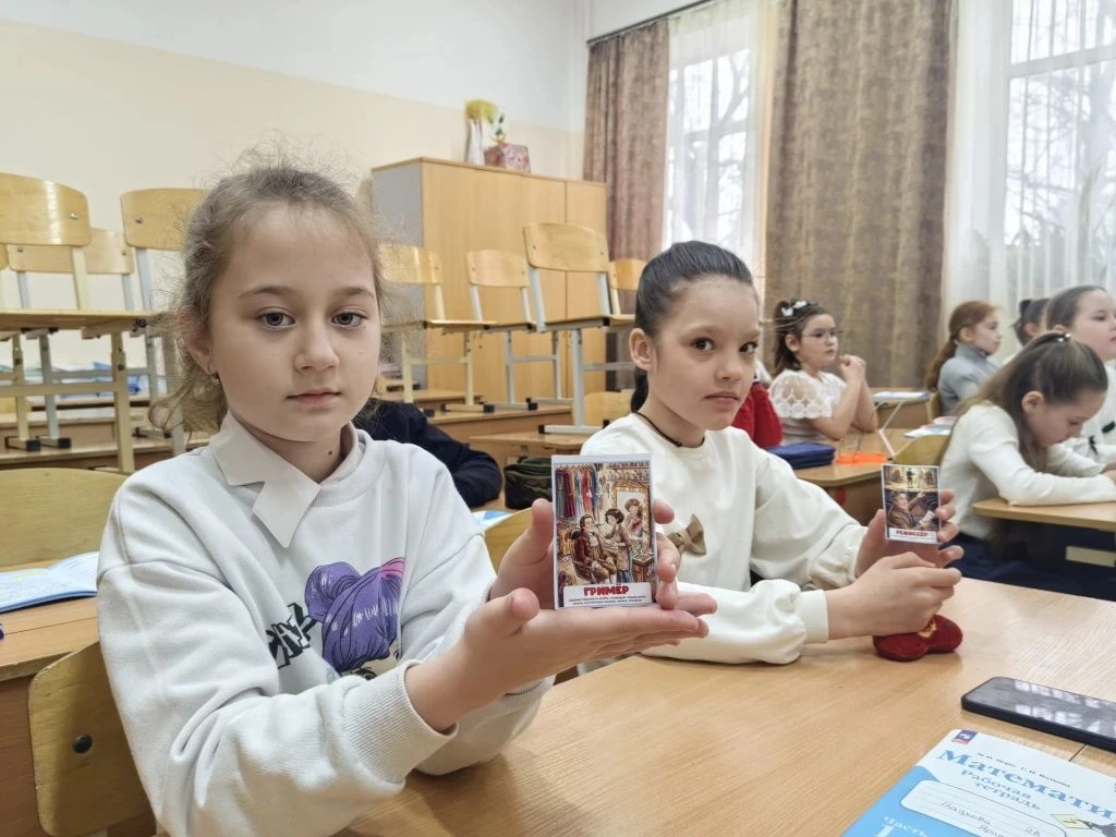 Театр — это магия… а ещё много- много  разных профессий! ✨  Ребята из  2А класса сегодня  заглянули 