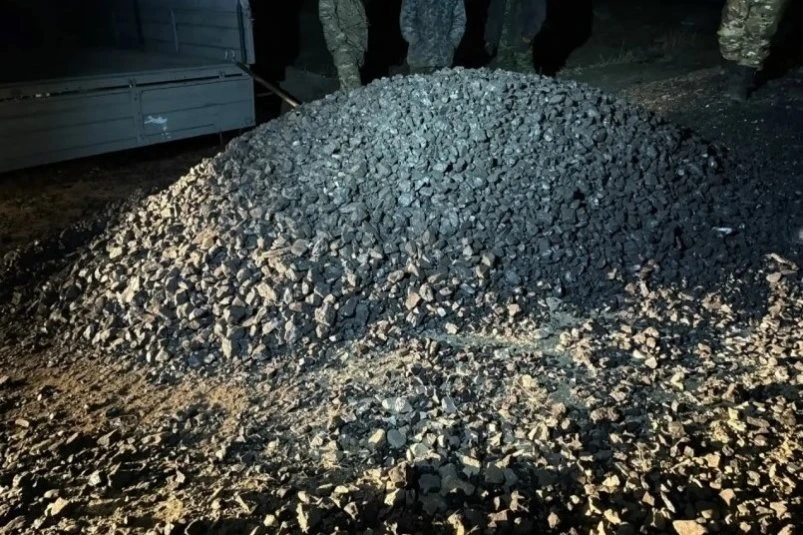 Братья пытались украсть 2,5 тонны угля с подвижного состава в Приморье  В Приморье транспортные поли