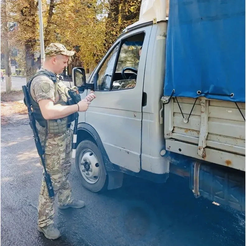 🗣️ Госавтоинспекторы Кременной обеспечивают безопасность на дороге даже в условиях неп...