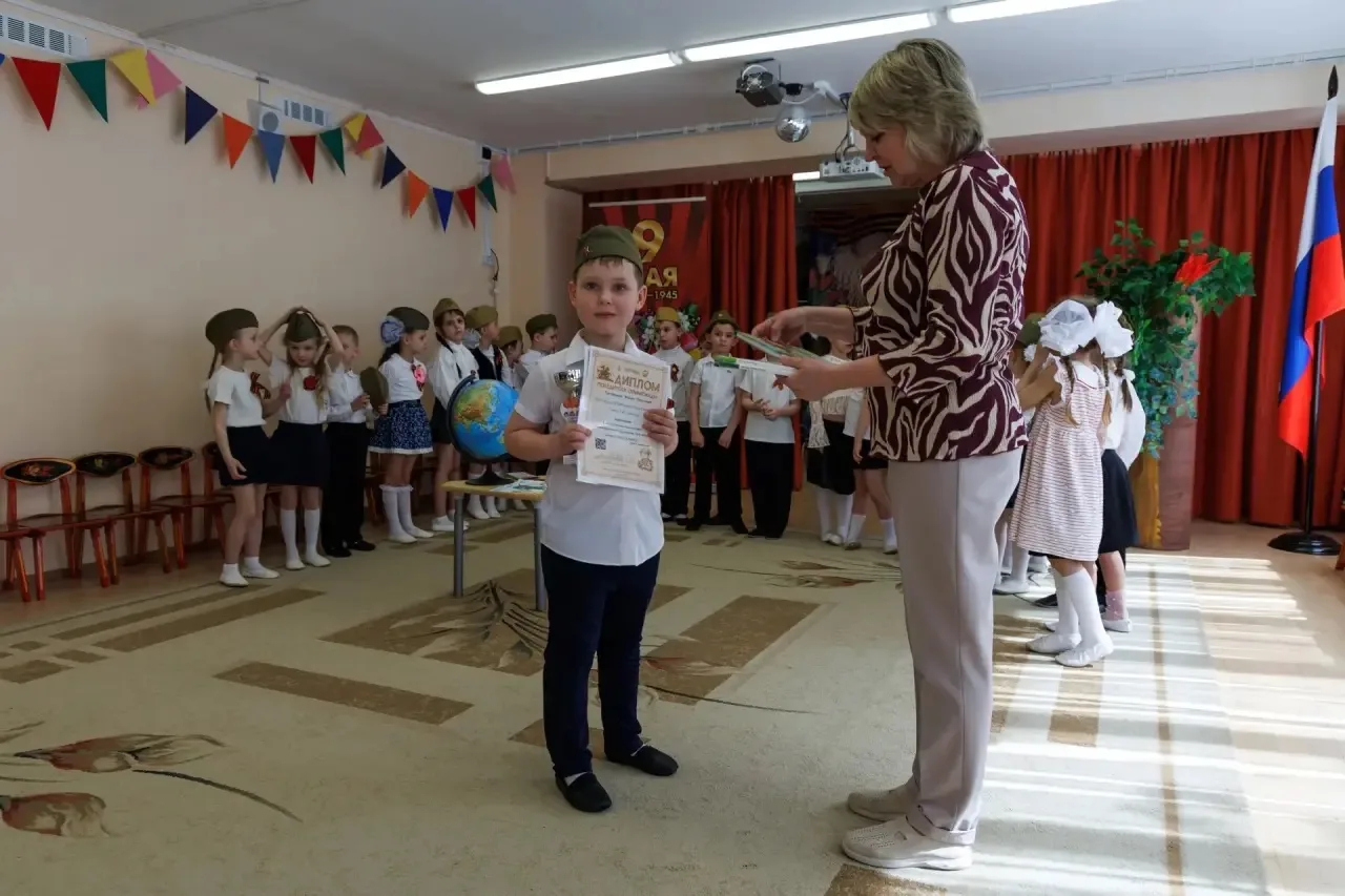 🎖️ Никто не забыт, ничто не забыто  💫 В старшей группе детского сада «Росток» прошло праздничное мер