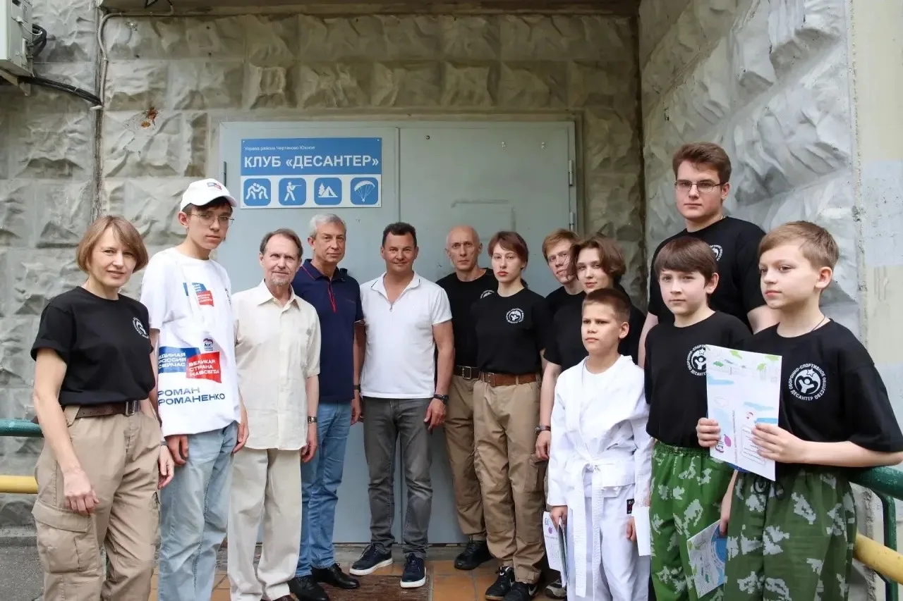 В районе Чертаново Южное глава муниципального округа Александр Новиков и депутат Госдум...