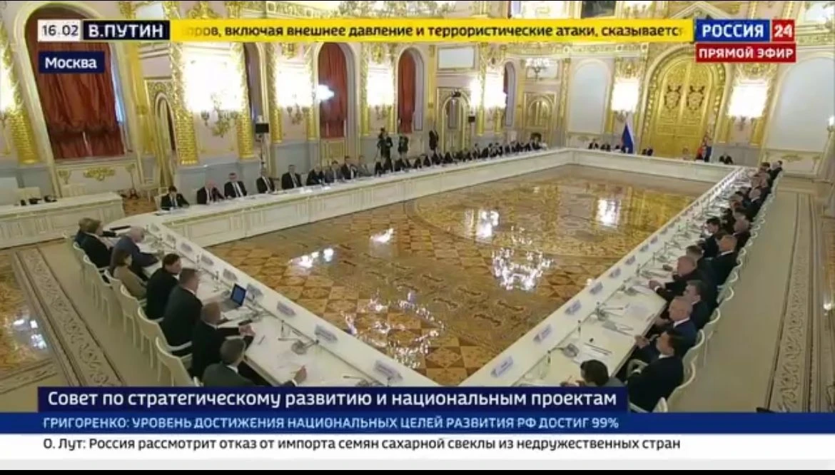 Руководитель Исполкома Народного фронта Михаил Кузнецов выступил на заседании Совета пр...