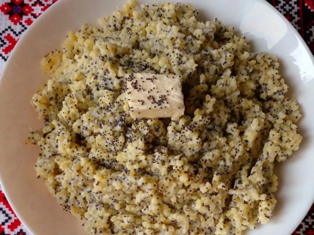 Каша "кукушка" томленая, не сладкий вариант. В оригинале готовится в ночь, в остывающей...