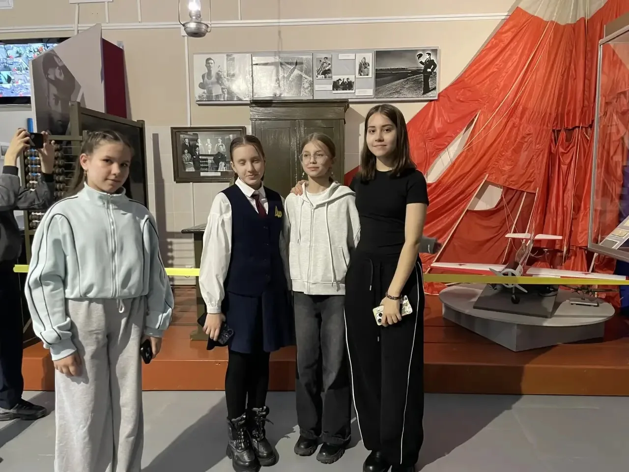 👨‍🚀9 апреля ученики 5м и 6б классов посетили Музей Космонавтики и Мемориальный Комплекс лётчика-косм