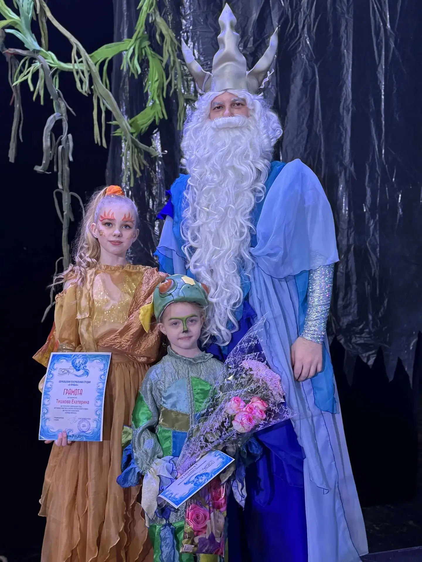Наши воспитанницы на большой сцене! 🧜‍♀️🎭🌊

29 мая на сцене Дворца культуры рыбаков состоялась пр