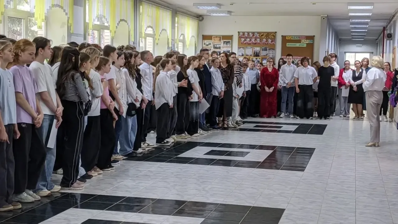 Две линейки, одни ценности: гордость за нашу школу!  В нашей школе прошли традиционные торжественные