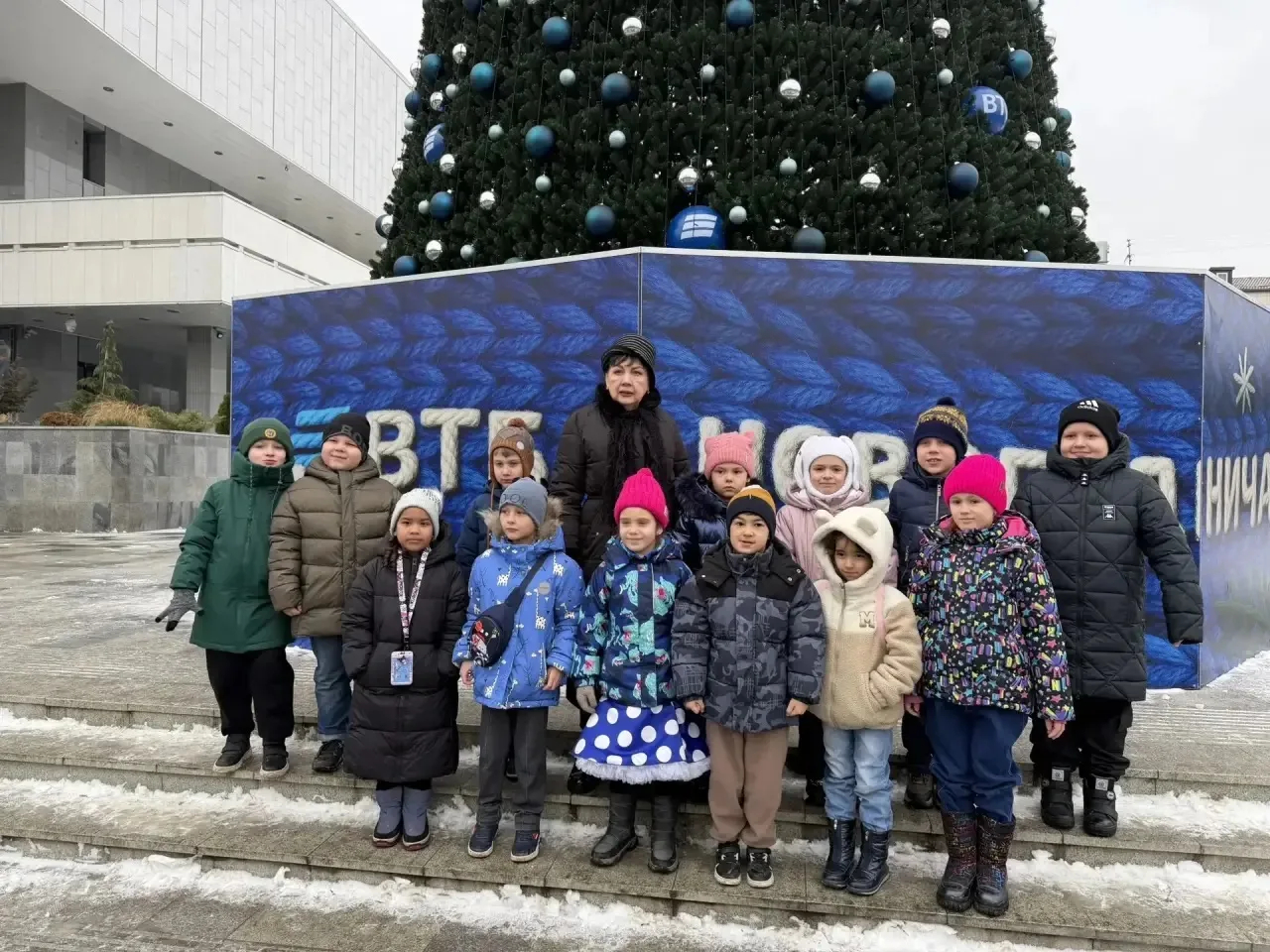 Путешествие в Волшебную страну ✨  Ребята из 1,,А"класса (кл.руководитель Курамшина Р.И.) снова отпра