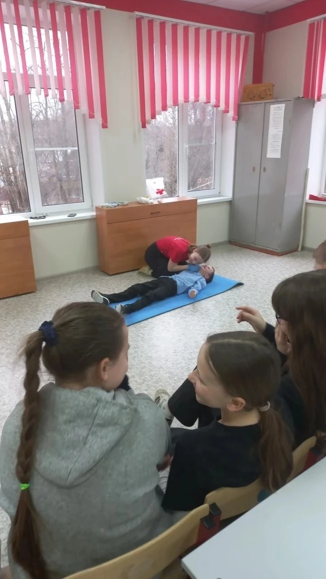 Команда ребят ЦО Яковцевской школы приняла участие в мастер – классе по оказанию первой помощи под р