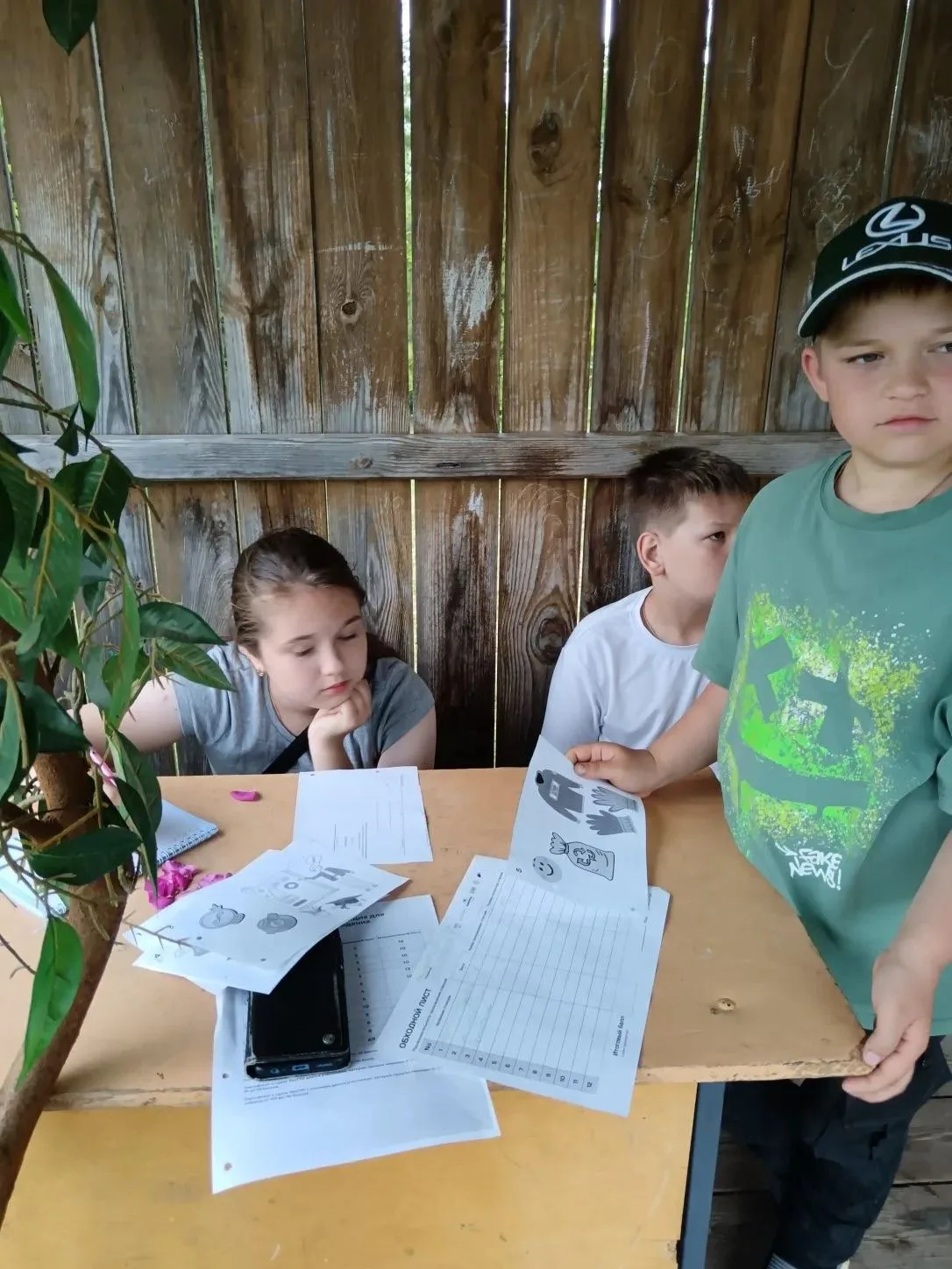 В пятницу, 5 июня, в рамках Всероссийской акции "Код природы" ребята школьного лагеря сдавали "ЭкоГТ
