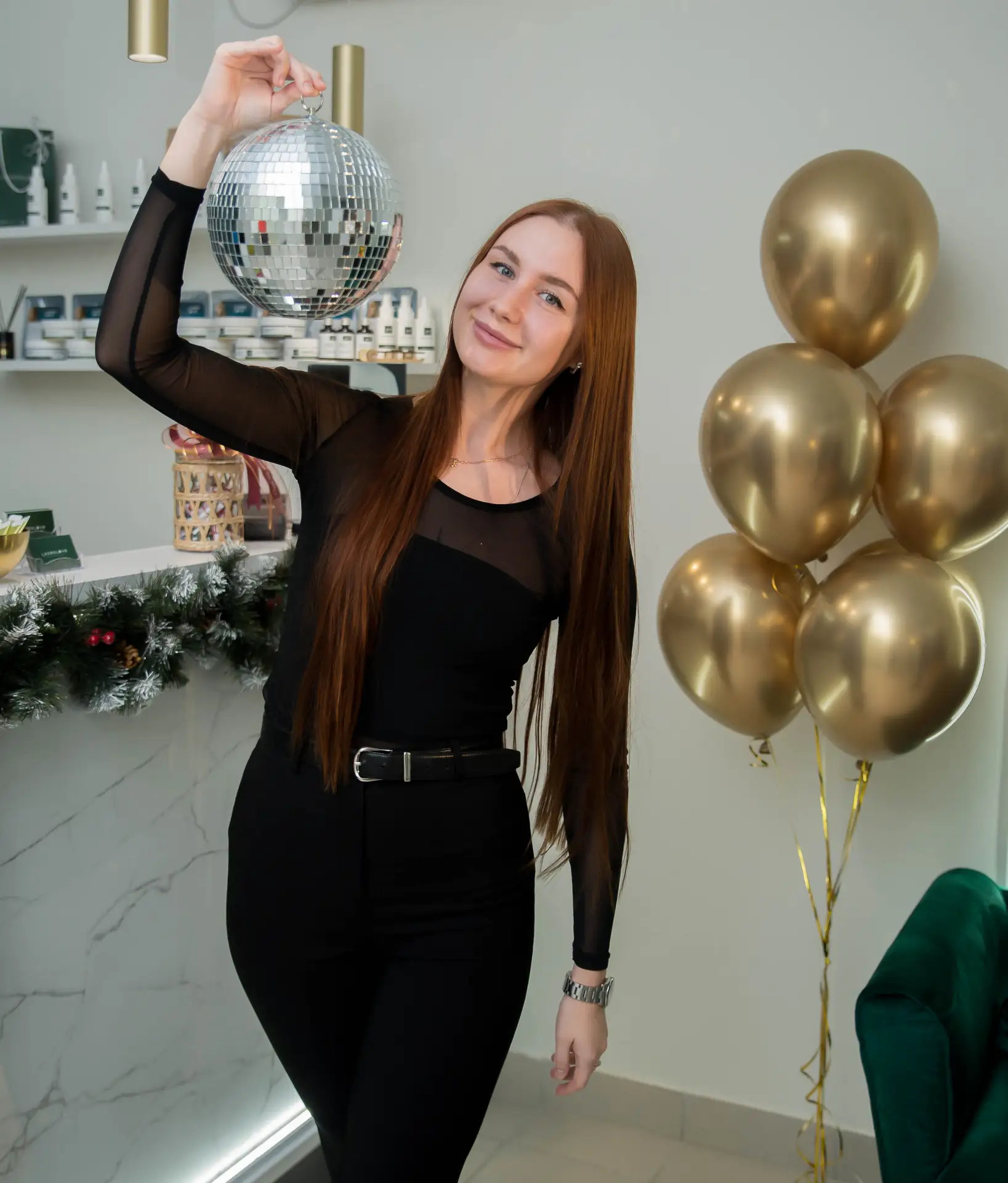 Сегодня мы всем коллективом хотим поздравить нашего замечательного администратора, Алек...