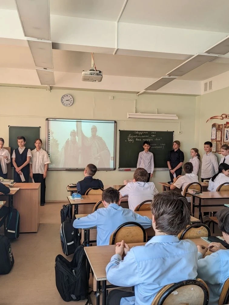 «Через века несущие свет»: познавательный час в 5 А и 5 Б! 📜   В честь Дня славянской письменности и