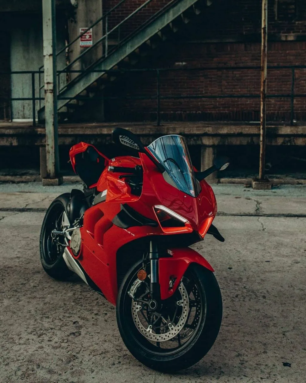 Ducati Panigale V4 — красная королева трека 🔴🏍️