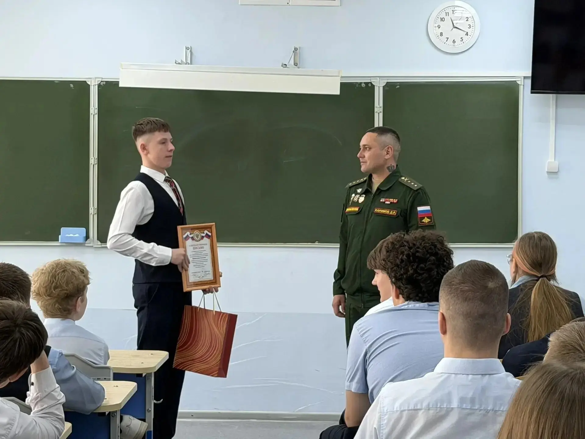 В нашей школе состоялась встреча семиклассников с ветераном боевых действий, участником СВО Каримовы