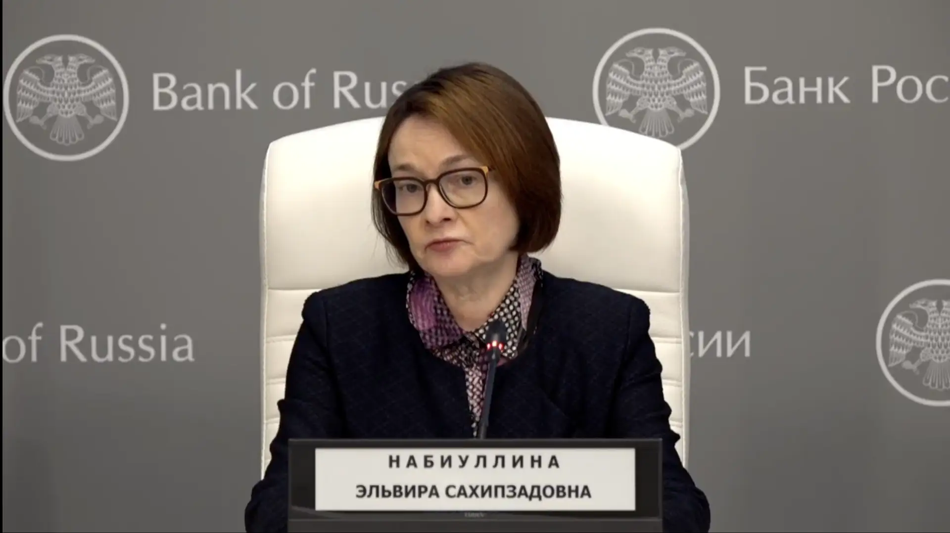 “Очень предметно рассматривались три варианта ставки: 14,5/14,25/14%. За каждый из вариантов были ве