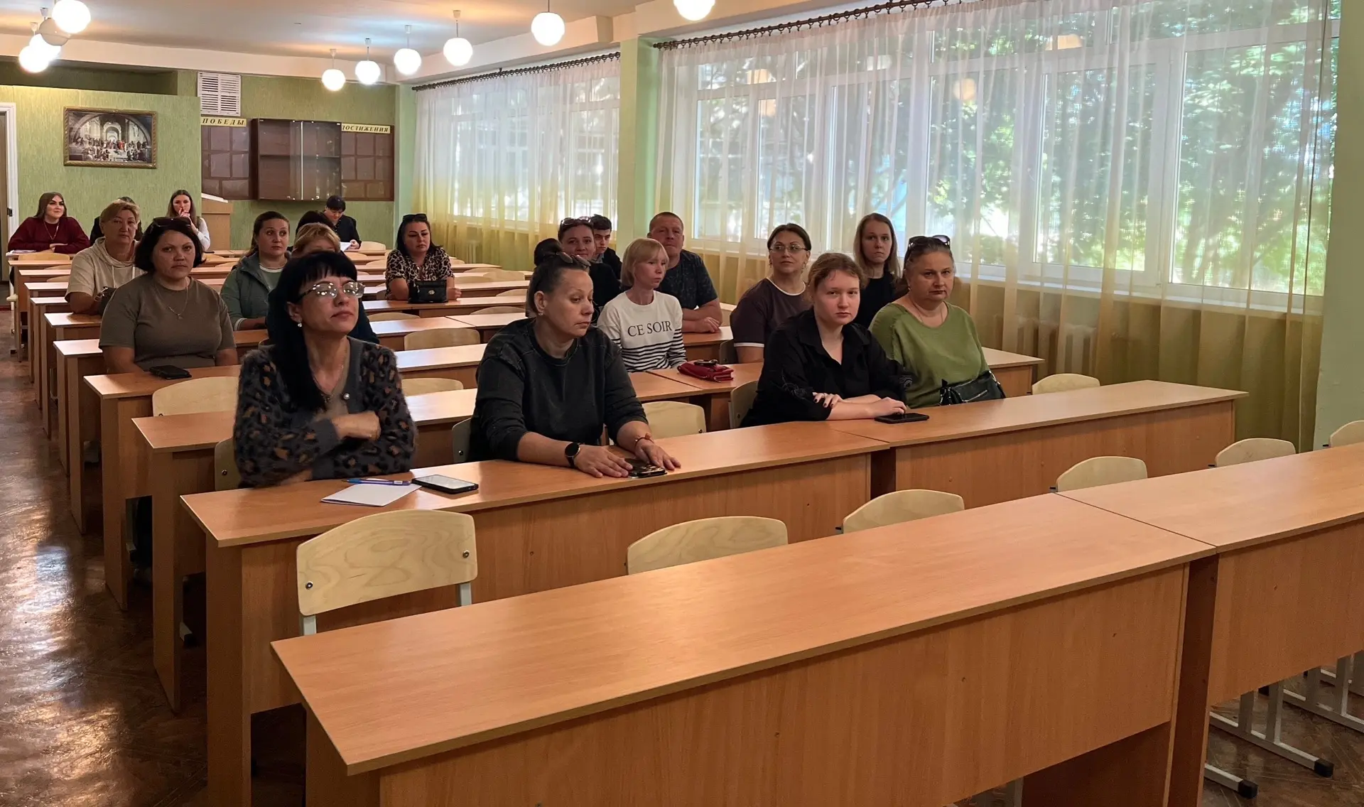 👨‍👩‍👧‍👦🏫🤝 Родительское собрание в Ровеньковском колледже ЛГПУ: объединяя цели и у...