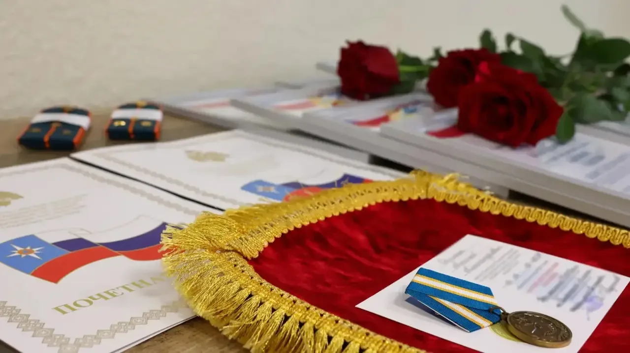 В преддверии Дня России состоялось торжественное мероприятие в Главном управлении МЧС Р...