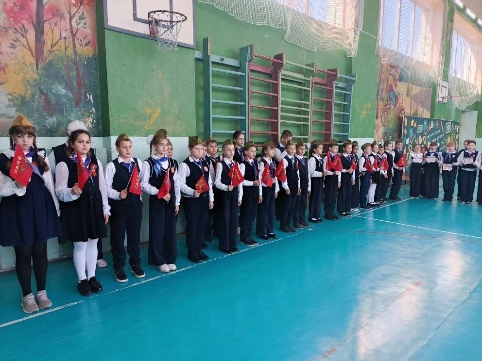 ❗Сегодня в нашей школе прошла торжественная линейка для учеников 3–4‑х классов, посвящённая 81‑й год