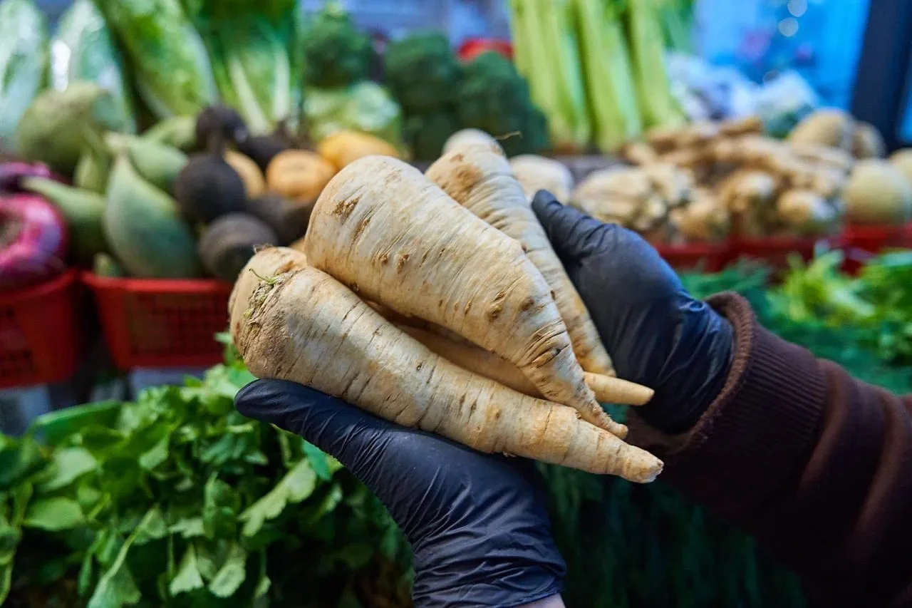 🤩 На зеленодольских ярмарках начался сезон корнеплодов. Среди осеннего урожая — хрен и...