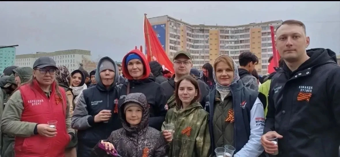 СВЕЧА НЕ ГАСНЕТ, ПАМЯТЬ НАША ДЛИТСЯ...  Время отсчитывается секундами и годами, память исчисляется м
