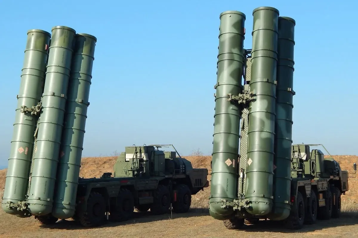 МАССИРОВАННАЯ АТАКА БПЛА НА РЕГИОНЫ РОССИИ | МИНОБОРОНЫ СООБЩИЛО ОБ УНИЧТОЖЕНИИ 330 ДРОНОВ

Миноборо