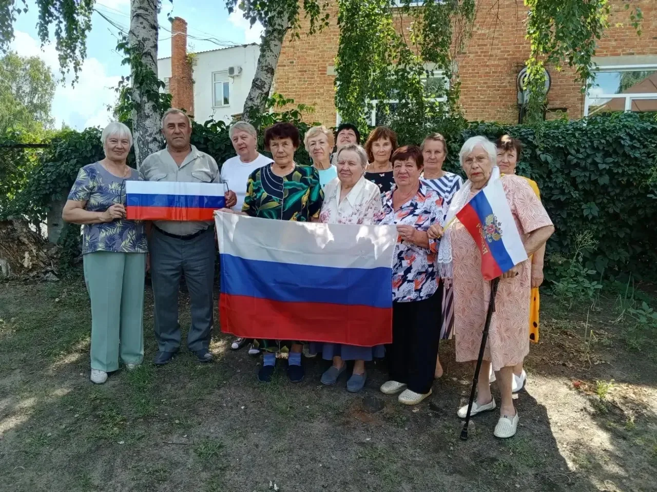 Гордо реет флаг России🇷🇺