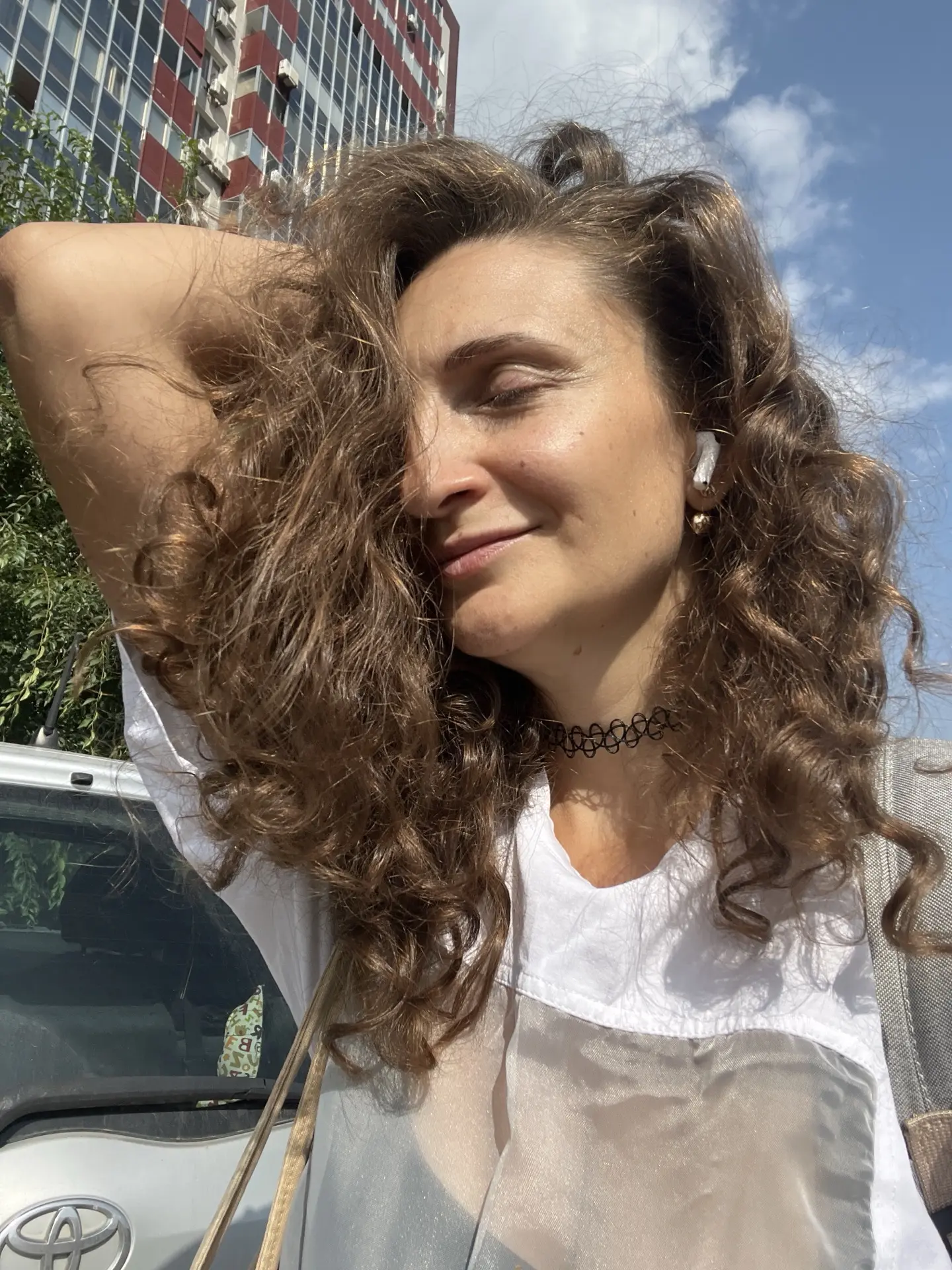 Шальная императрица бежит волосы назад на ночную гулянку Дотерра