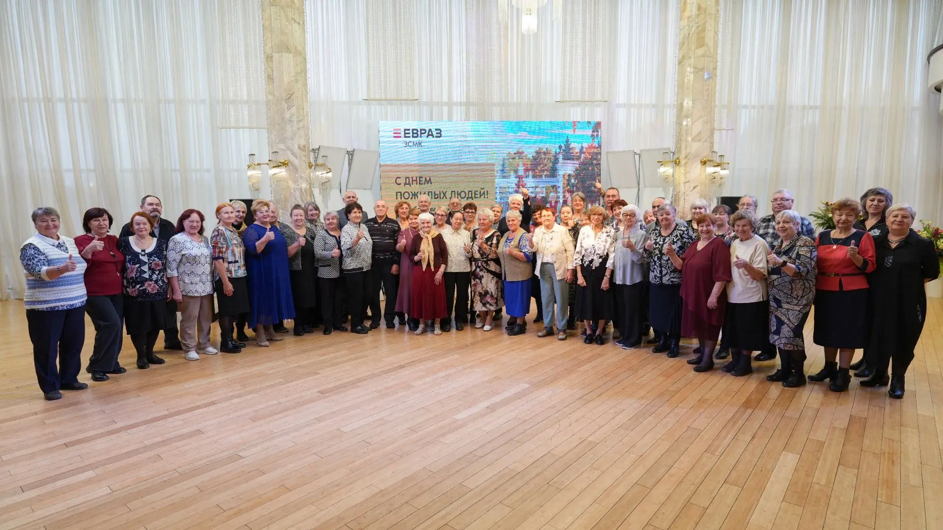 🎉 30 сентября в Культурном центре ЗСМК КСЦМ ЕВРАЗа состоялись торжественные мероприяти...