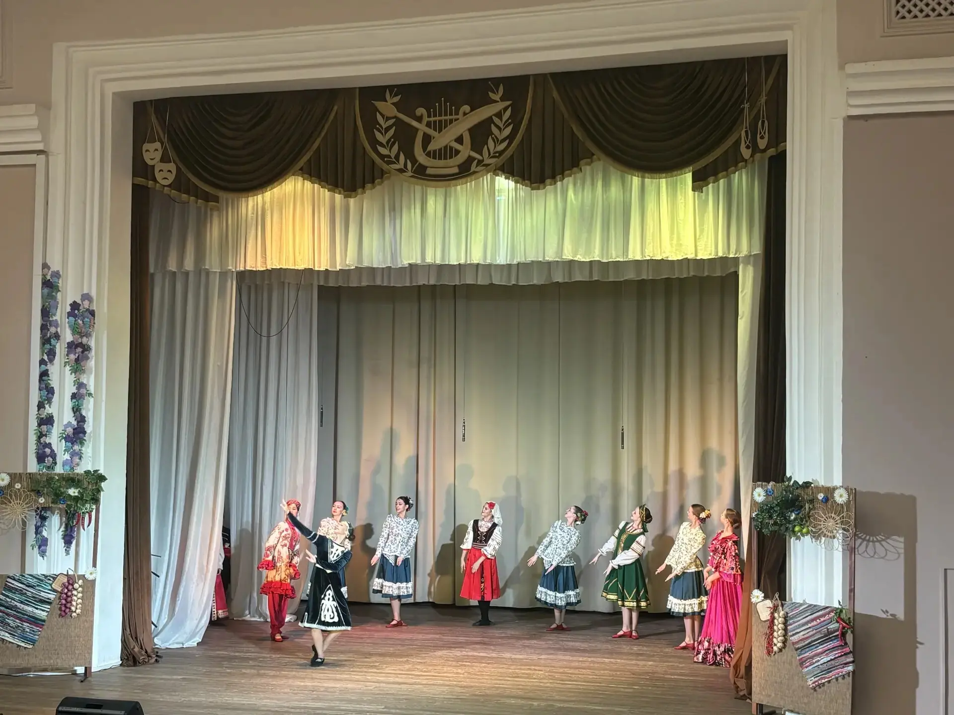 Так держать! 🕺💃

Смотрим на список лауреатов и просто радуемся за наших:

🎲 Образцовый художестве